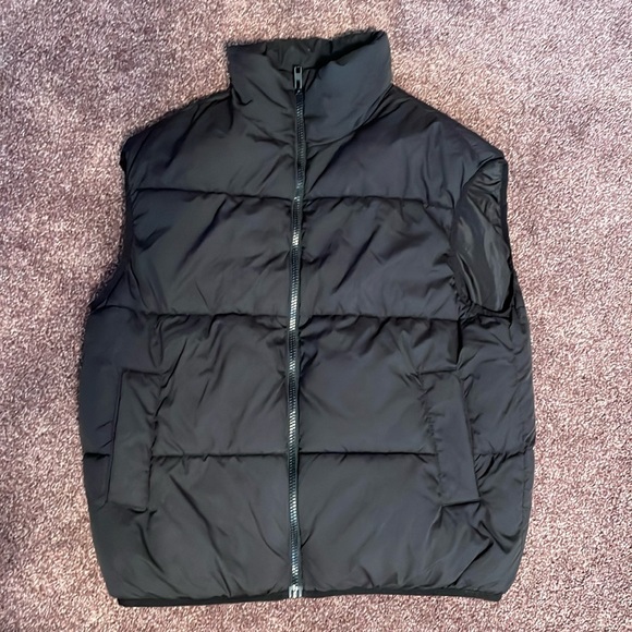 Oversized Puffer Vest - Picture 1 of 2